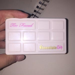 Like new too faced white chocolate chip palette.